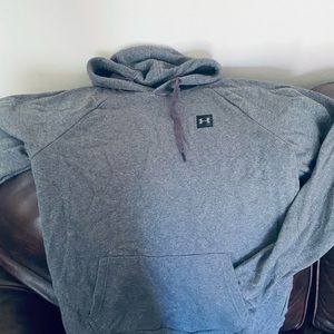 Men’s pullover hoodie with black strings